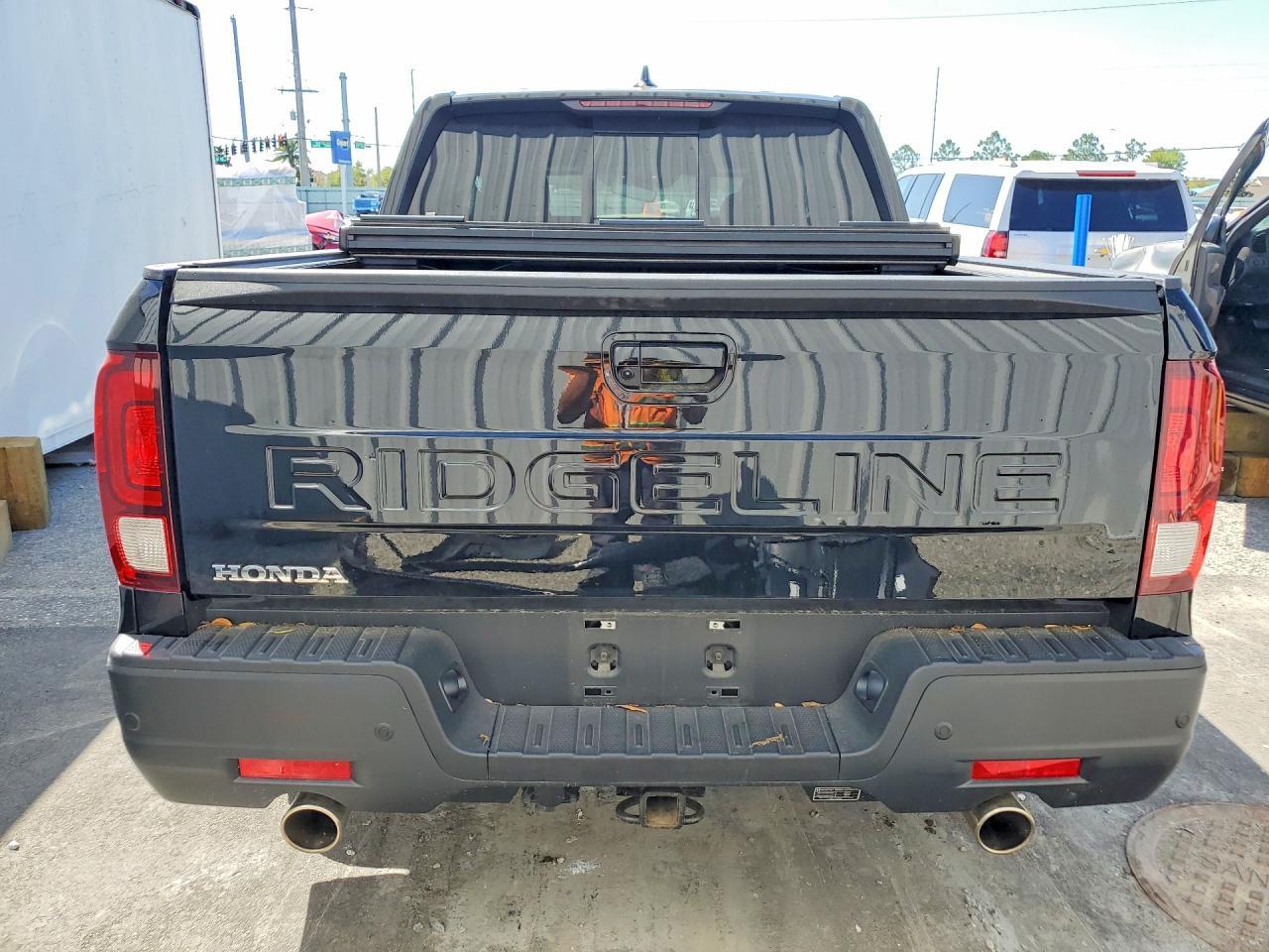2025 Honda Ridgeline Black Edition - Image 6