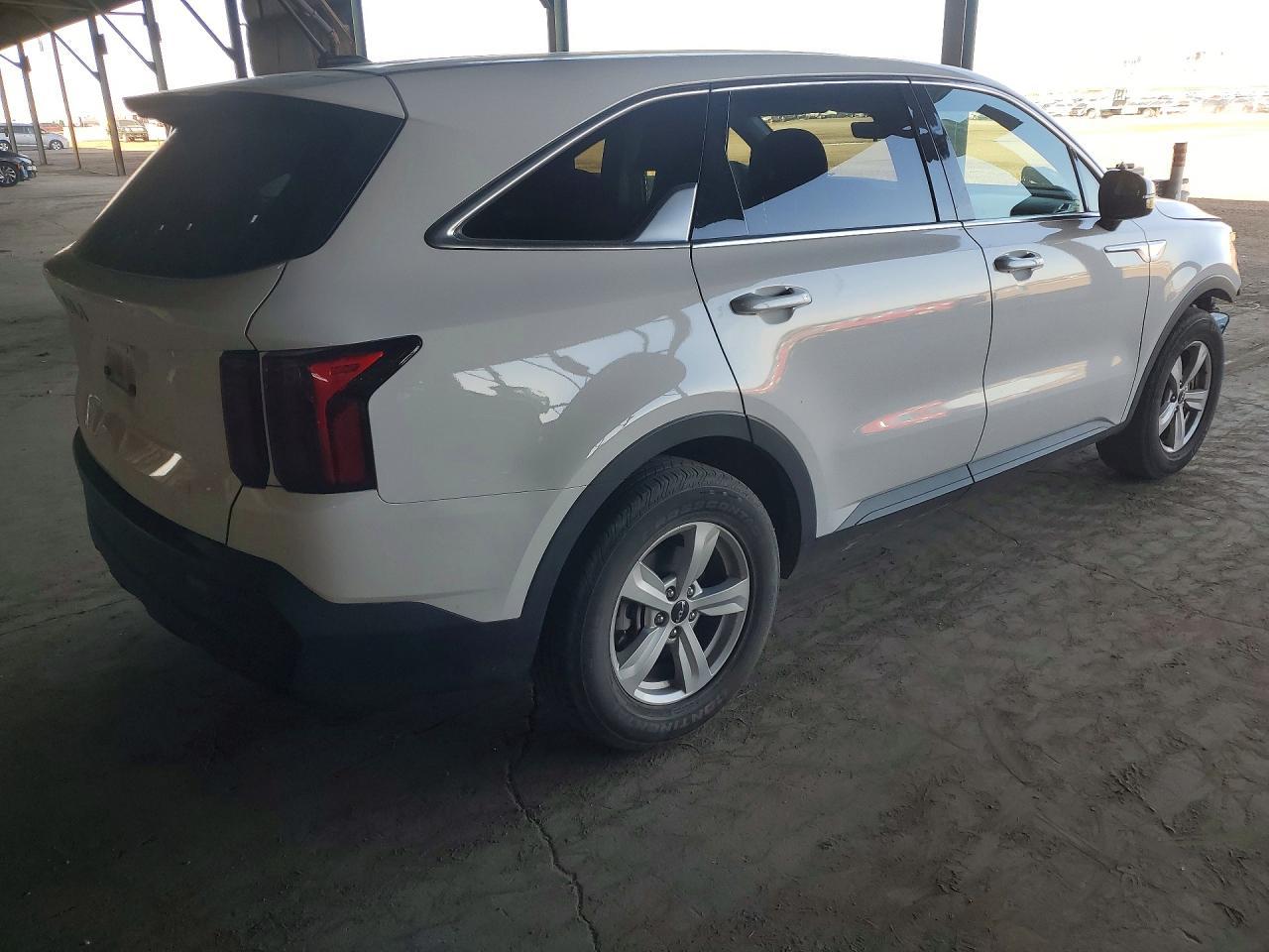 2023 Kia Sorento Lx - Image 3