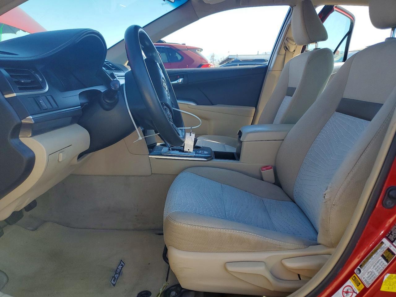 2014 Toyota Camry Hybrid Le - Image 7