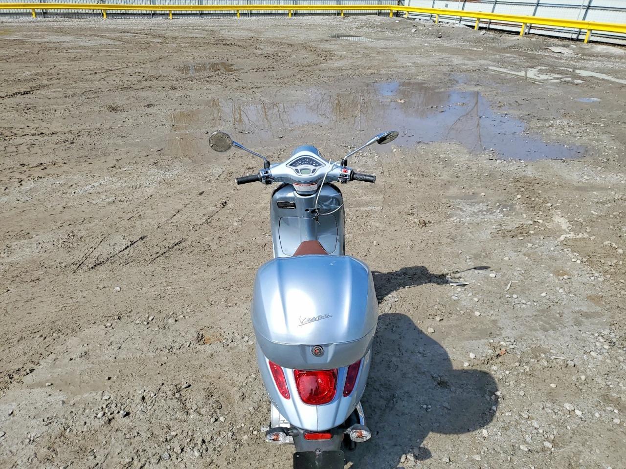 2022 Vespa Primavera 50 4V Ie - Image 6