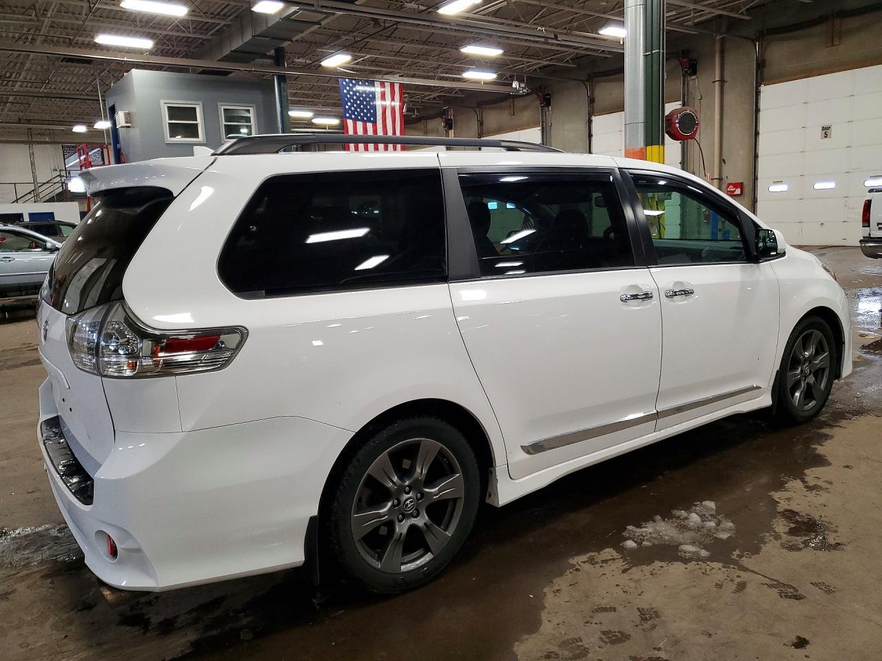 2020 Toyota Sienna Se 8-Passenger - Image 3