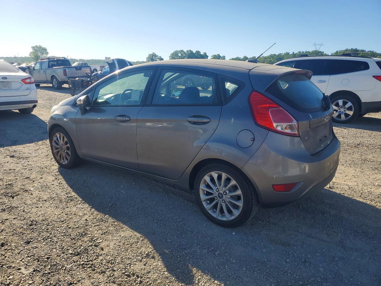 2014 Ford Fiesta Se - Фото 2