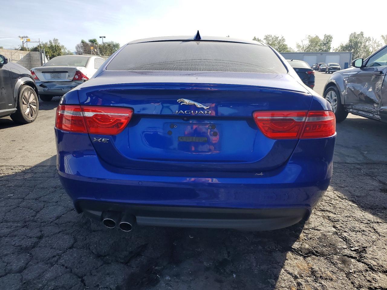 2017 Jaguar Xe R - Sport - Фото 6