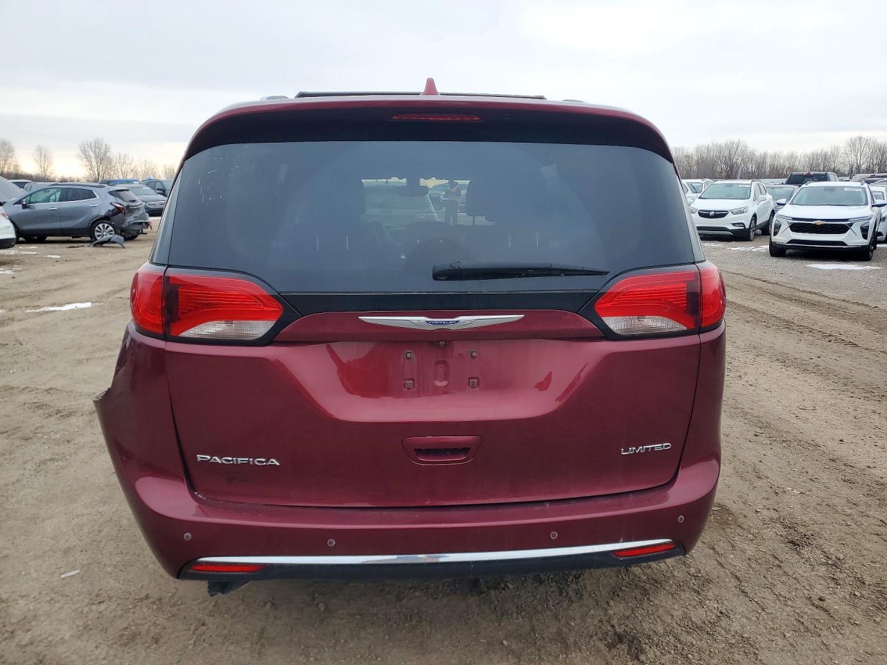 2020 Chrysler Pacifica Limited - Image 6