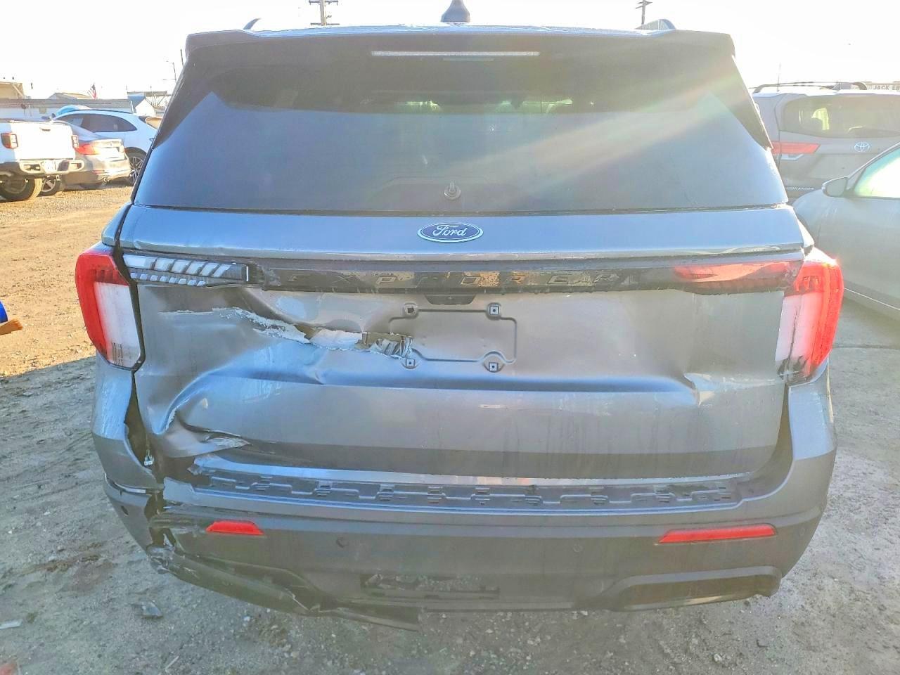 2025 Ford Explorer St-Line - Image 6