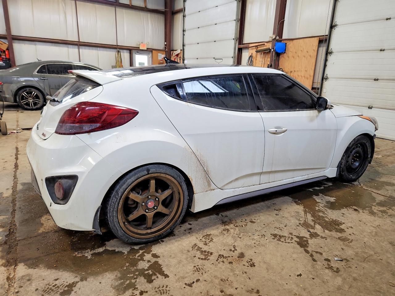 2015 Hyundai Veloster Turbo R-Spec - Фото 3