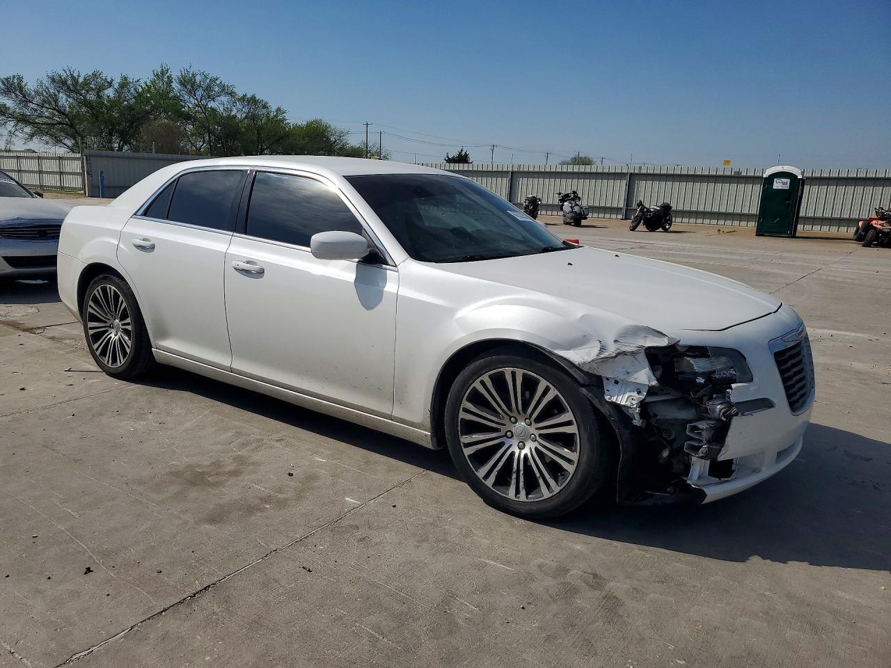 2014 Chrysler 300 S - Image 4