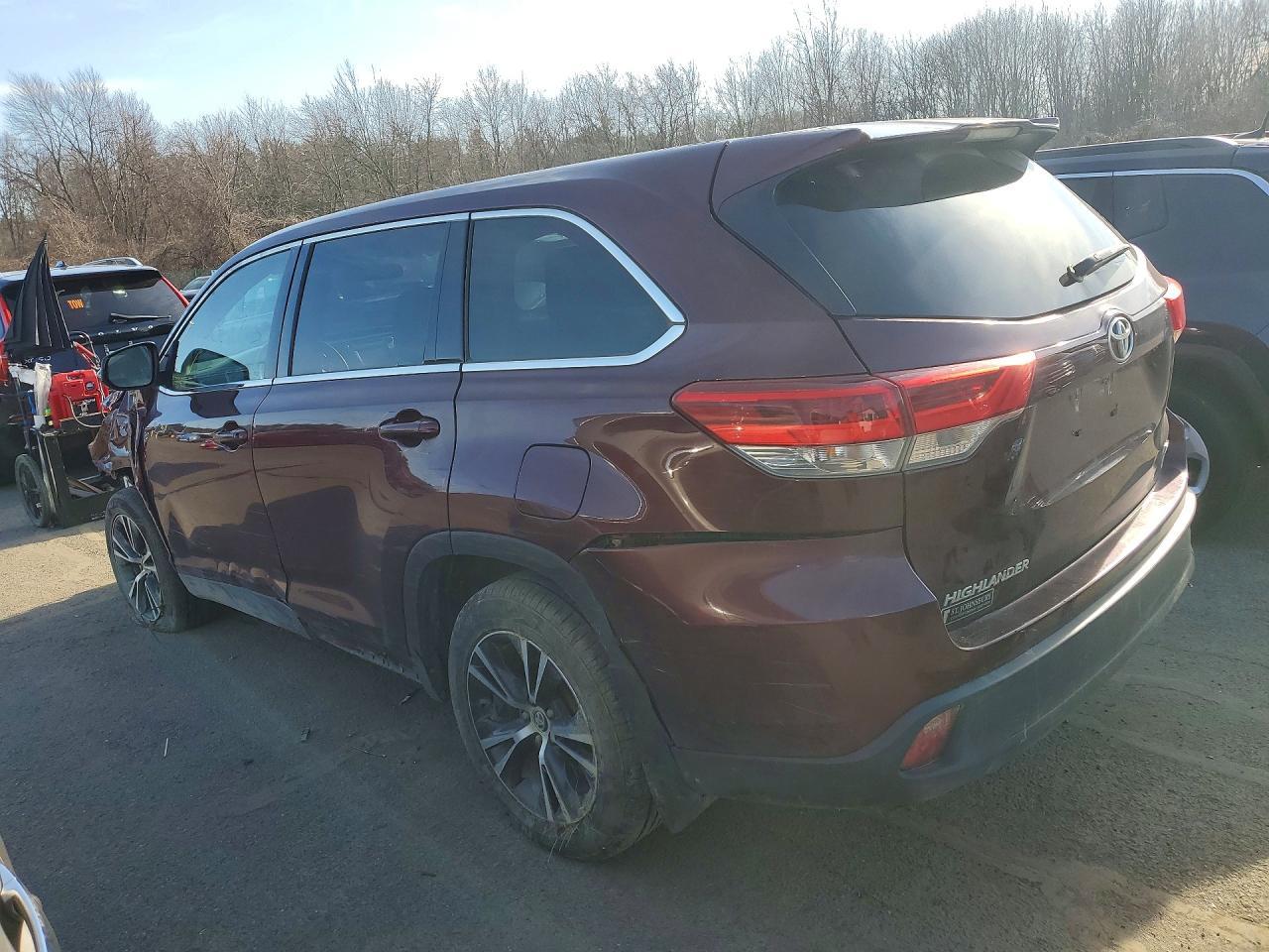 2019 Toyota Highlander Le - Фото 2