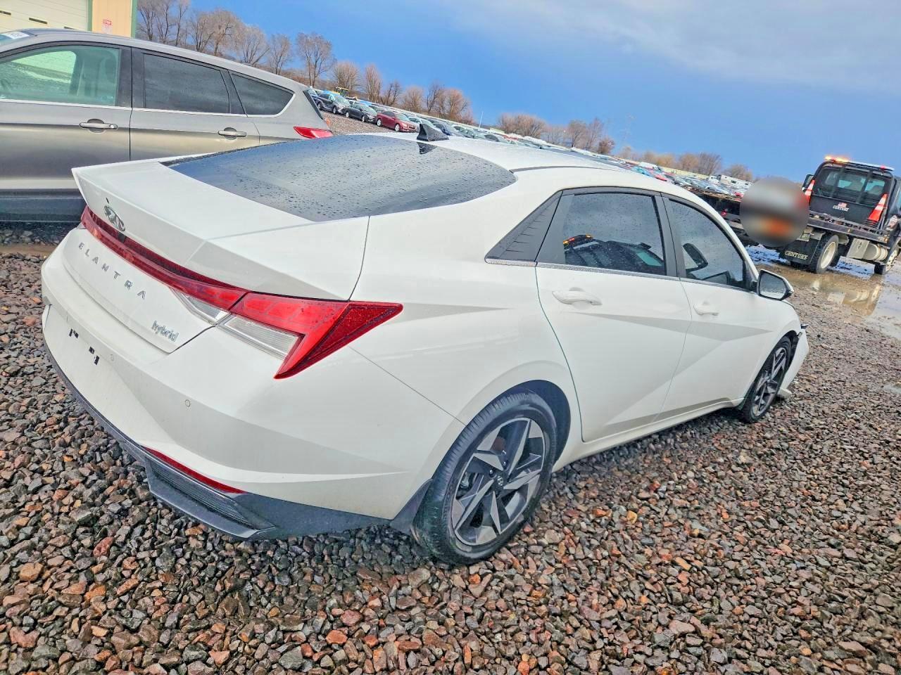 2023 Hyundai Elantra Hybrid Limited - Image 3