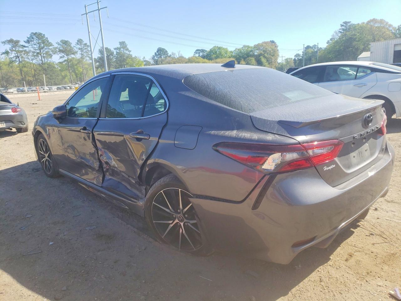 2021 Toyota Camry Se - Фото 2