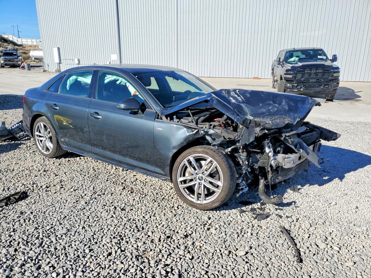 2017 Audi A4 Premium - Фото 4