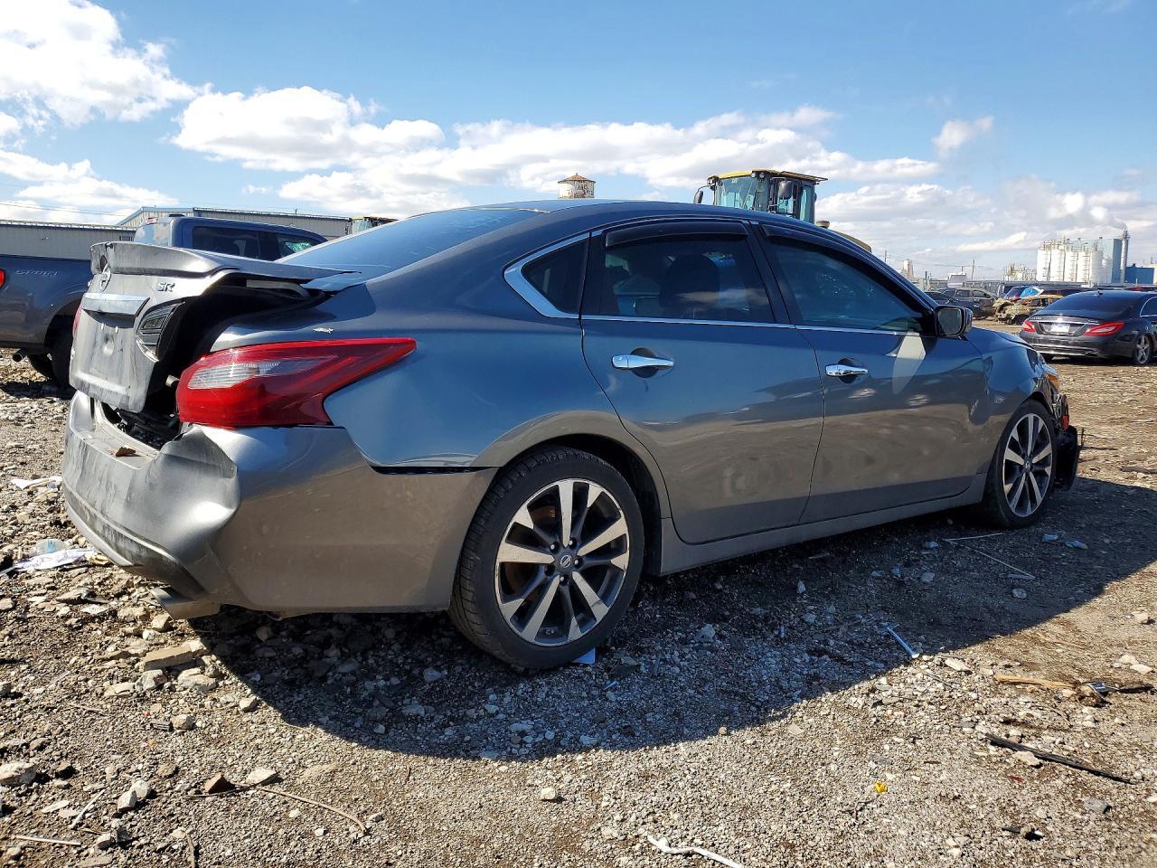 2017 Nissan Altima 2.5 Sr - Image 3