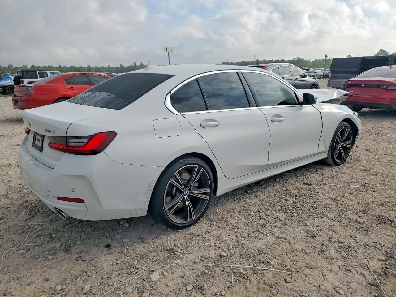 2024 BMW 330I - Image 3