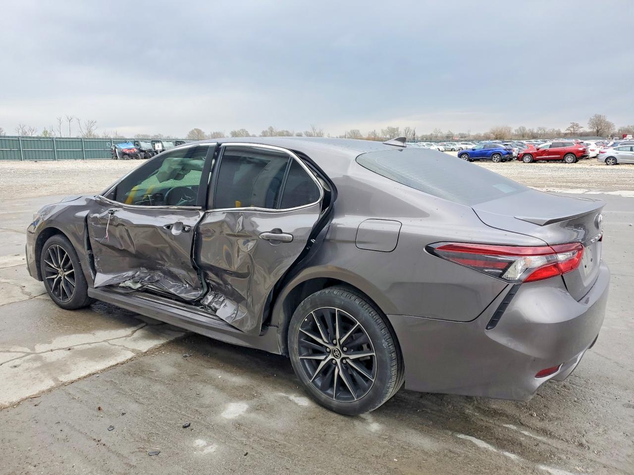 2024 Toyota Camry Se - Image 2