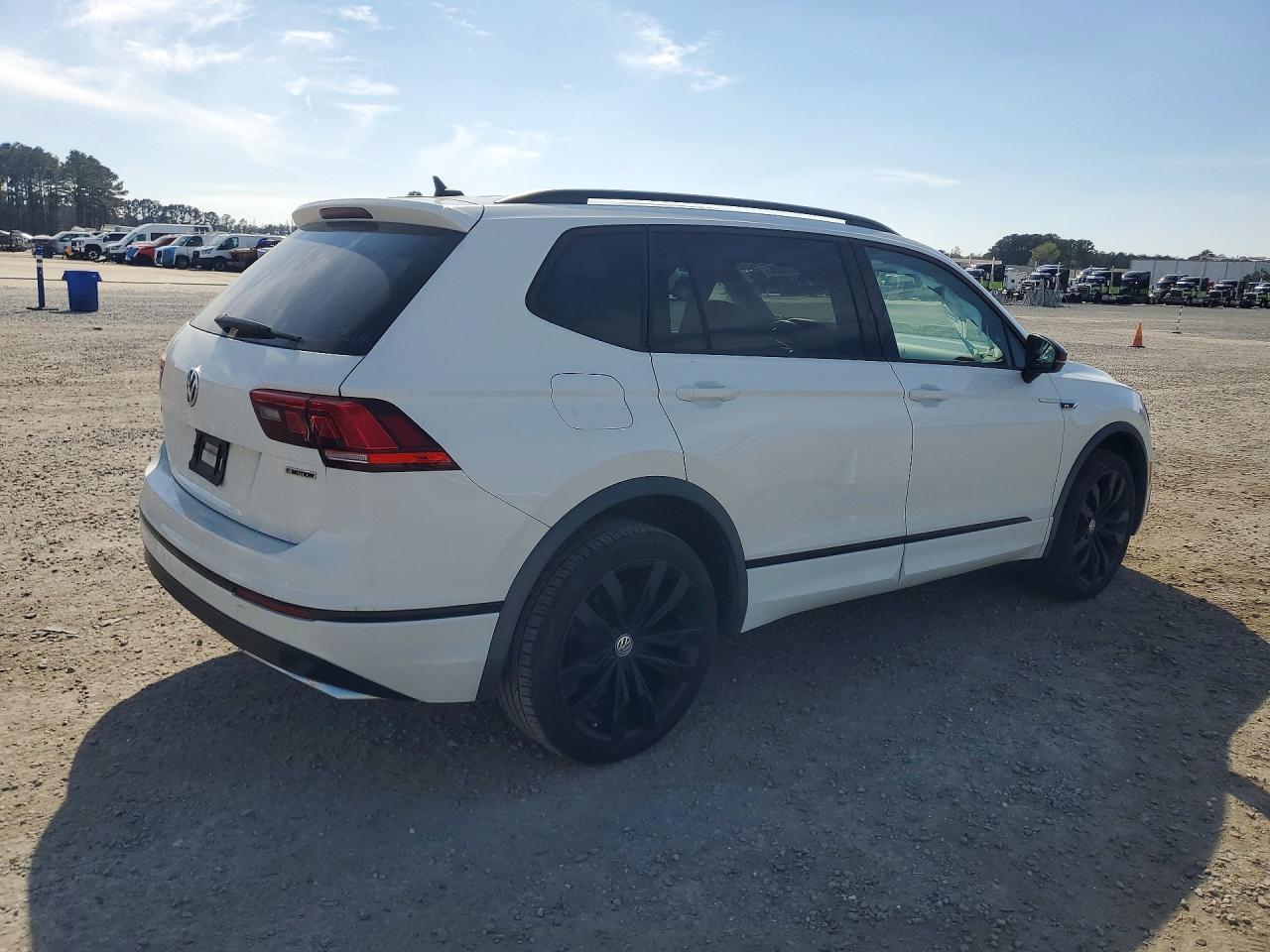 2020 Volkswagen Tiguan Se - Фото 3