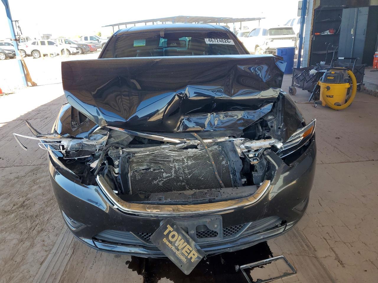 2017 Ford Taurus Limited - Image 5