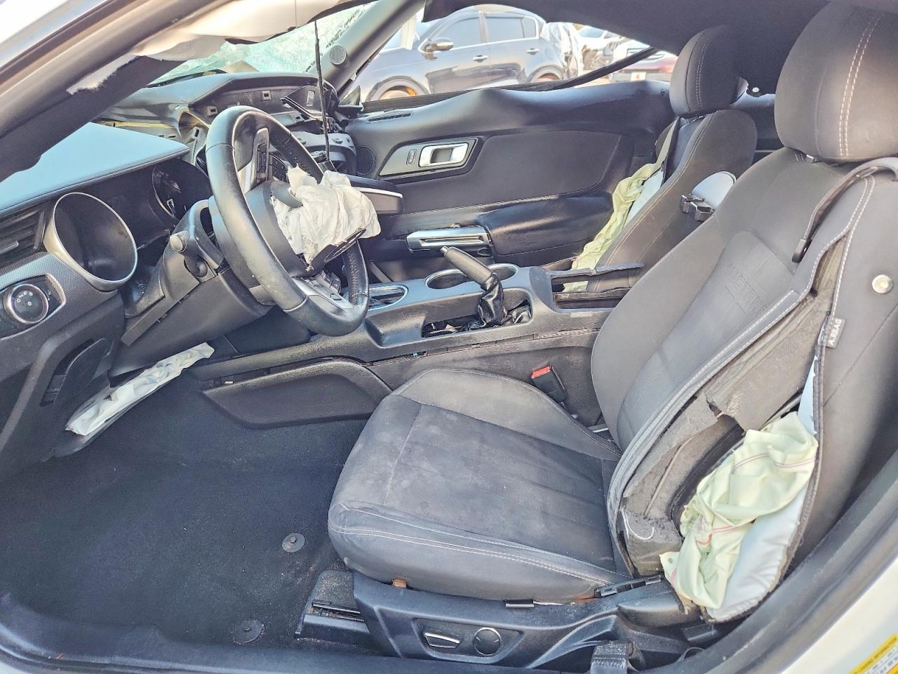 2019 Ford Mustang - Image 7