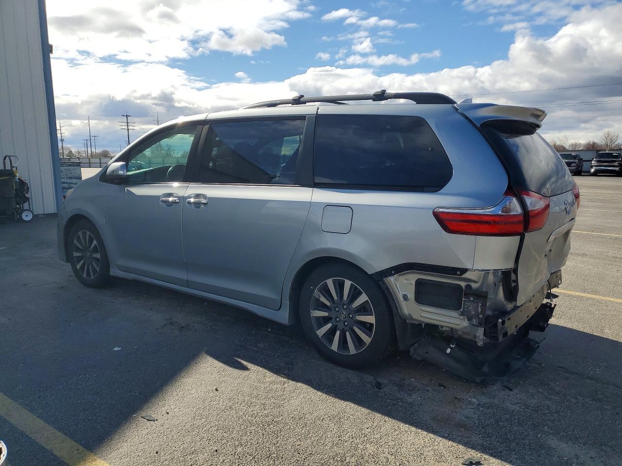 2019 Toyota Sienna - Фото 2