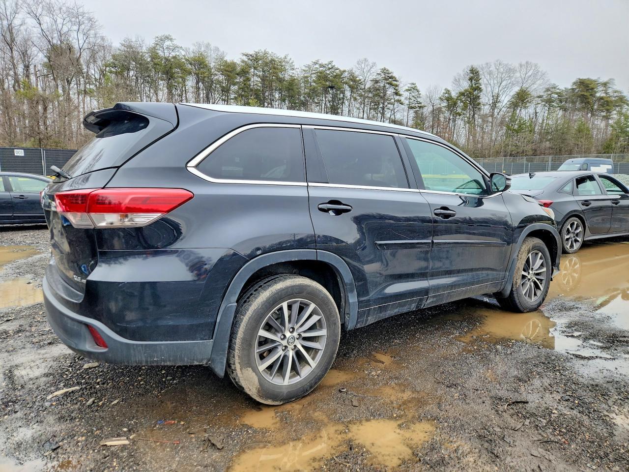 2017 Toyota Highlander Xle - Image 3