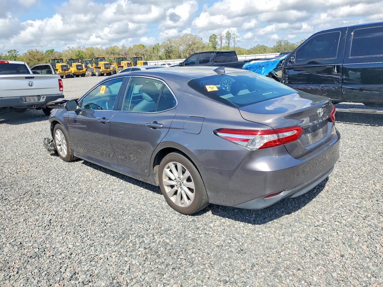 2018 Toyota Camry Le - Фото 2