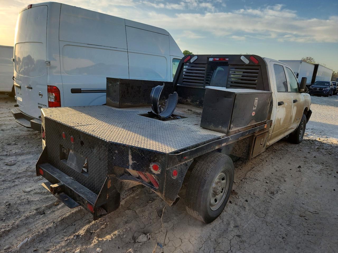 2019 Ram 2500 Tradesman Flatbed Truck - Фото 4