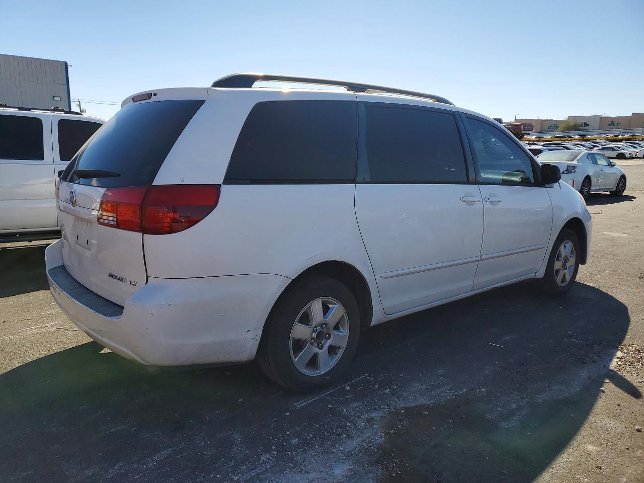 2004 Toyota Sienna Le 7 Passenger - Image 3