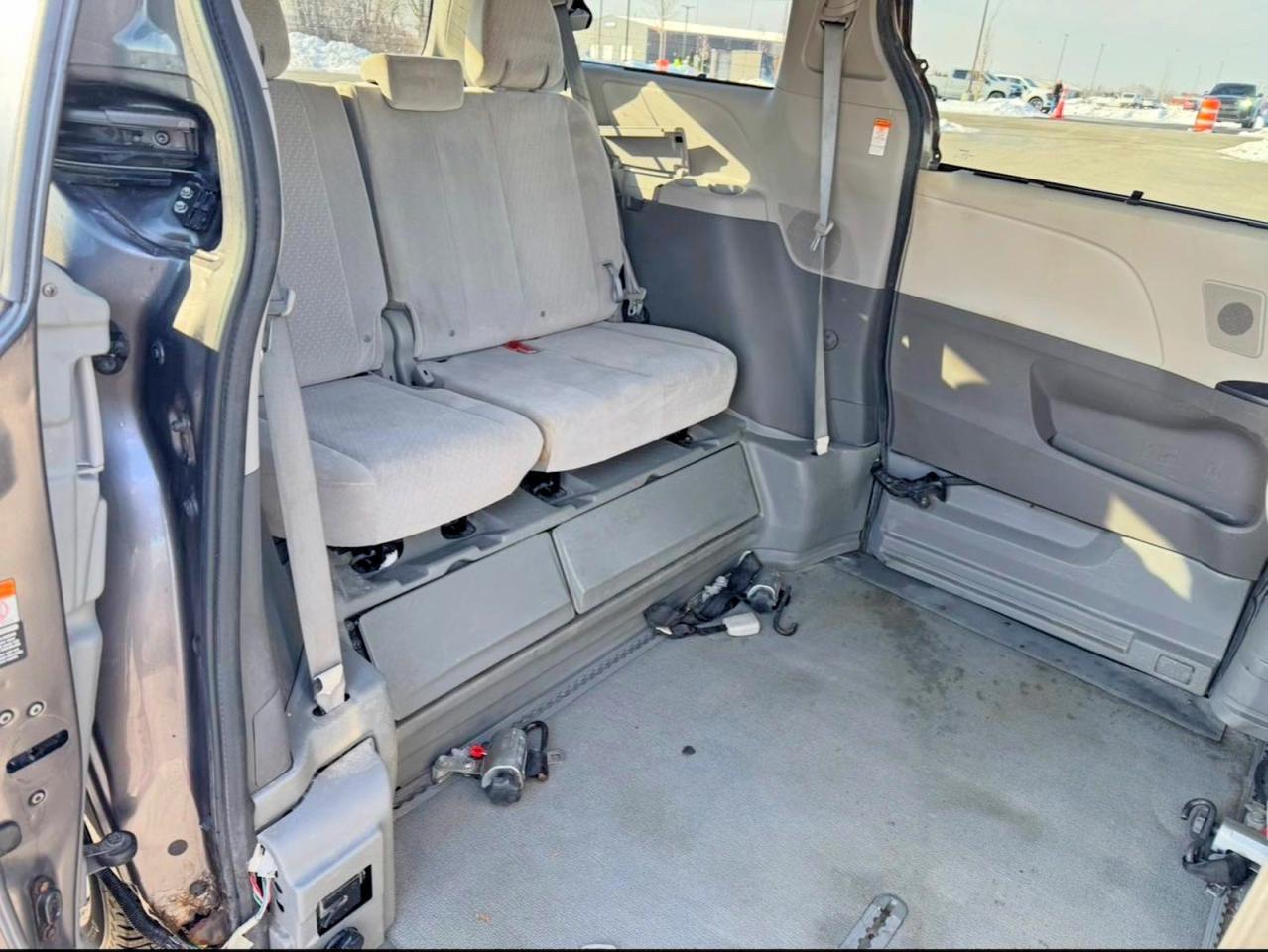 2016 Toyota Sienna Le Mobility 7-Passenger - Image 6