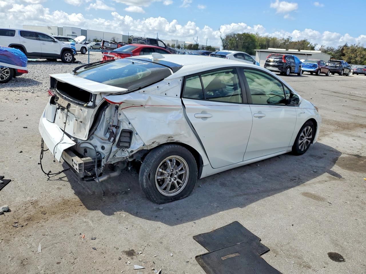 2022 Toyota Prius Le - Image 3