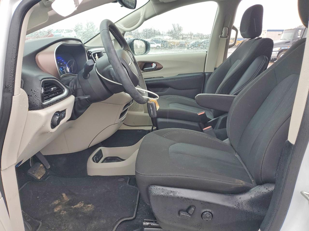 2024 Chrysler Voyager Lx - Фото 7