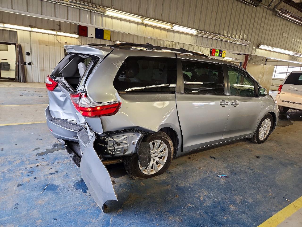 2016 Toyota Sienna Xle Premium 7-Passenger - Фото 3