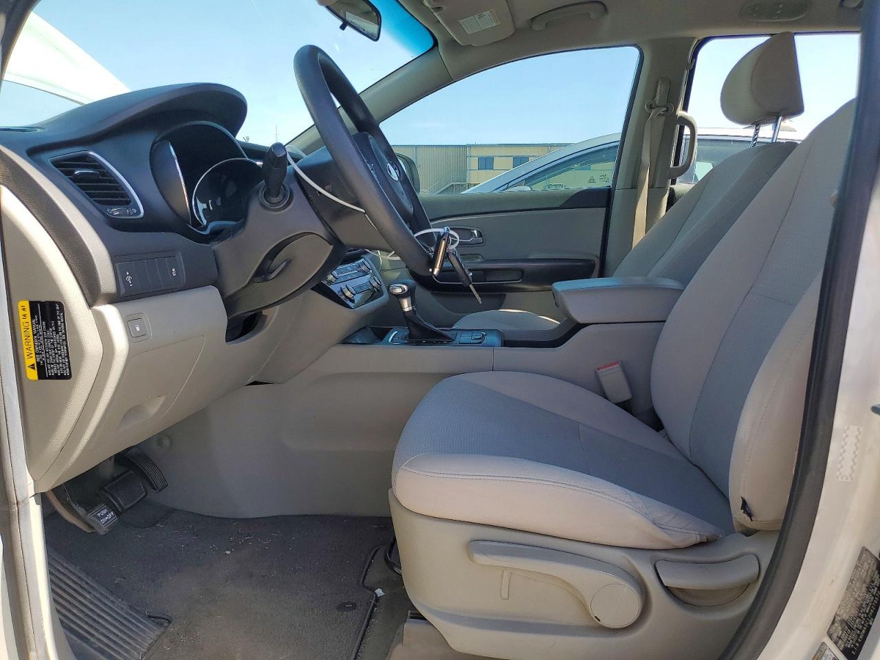 2017 Kia Sedona - Image 7