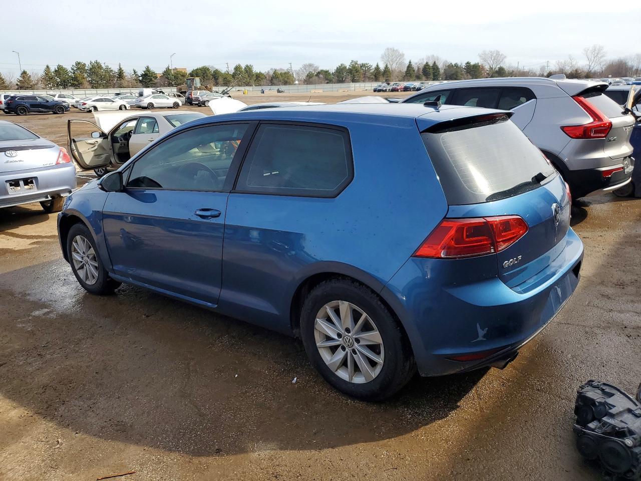 2016 Volkswagen Golf Base - Image 2