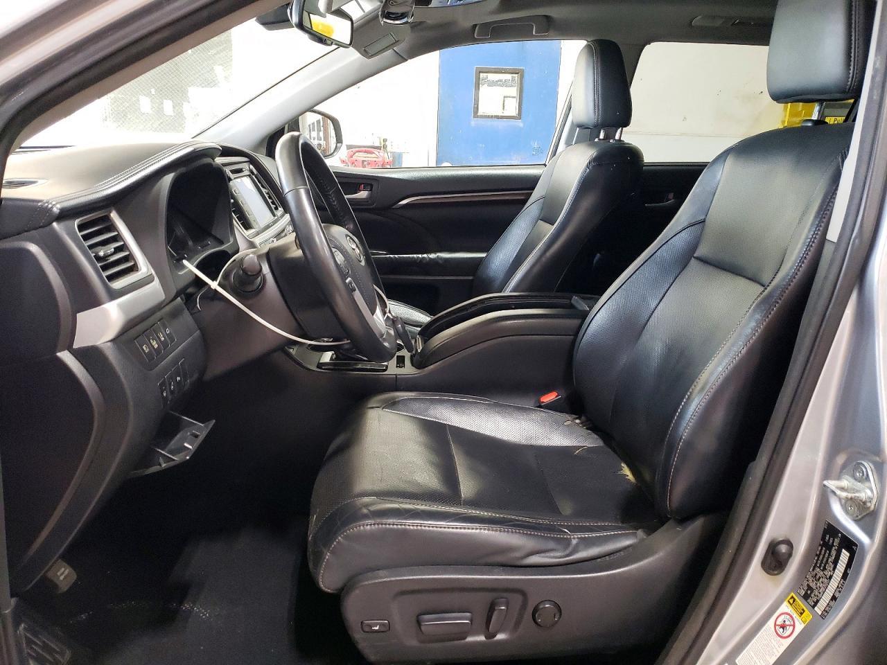 2015 Toyota Highlander Limited Platinum - Image 7