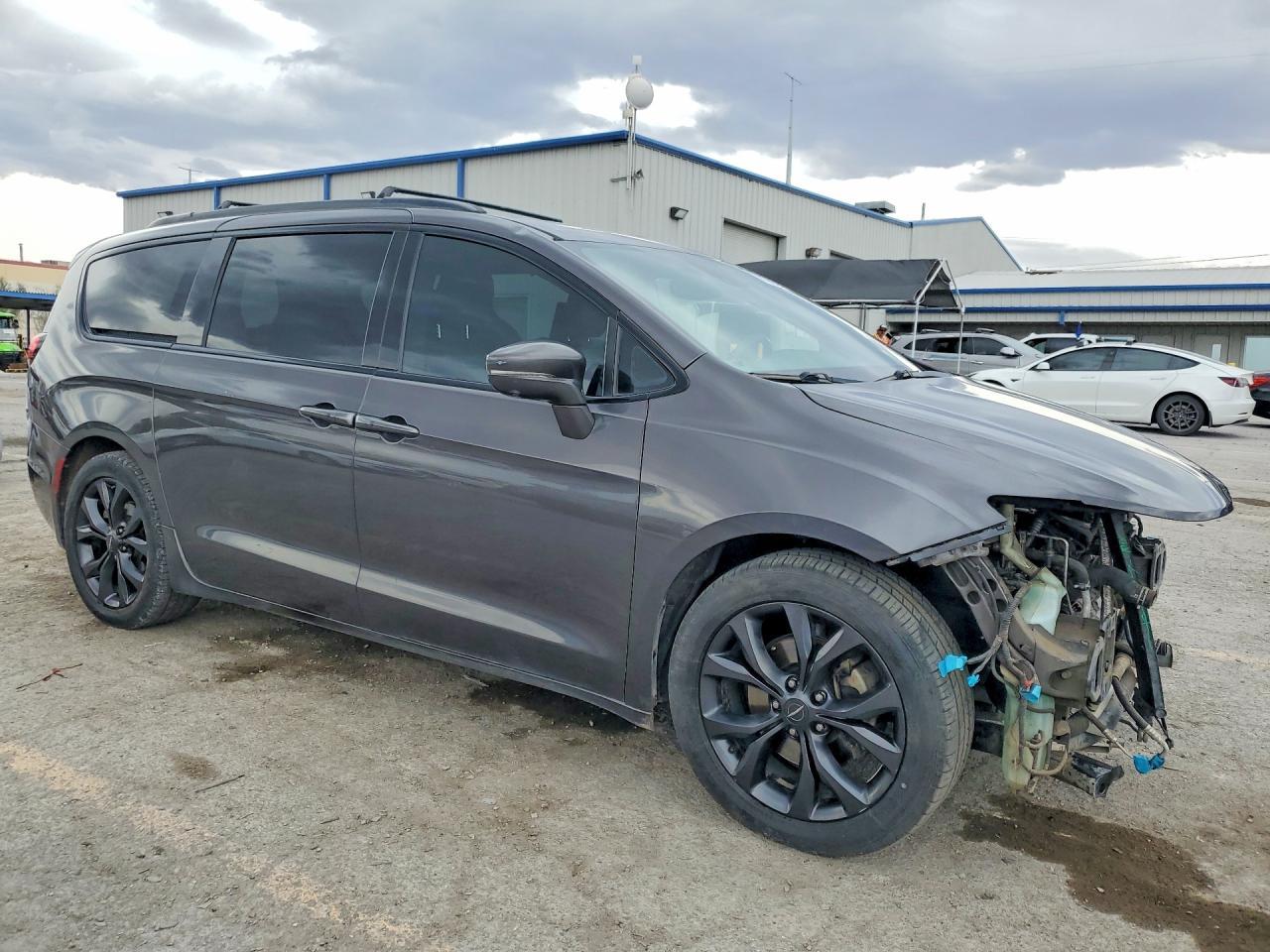 2018 Chrysler Pacifica Limited - Image 4