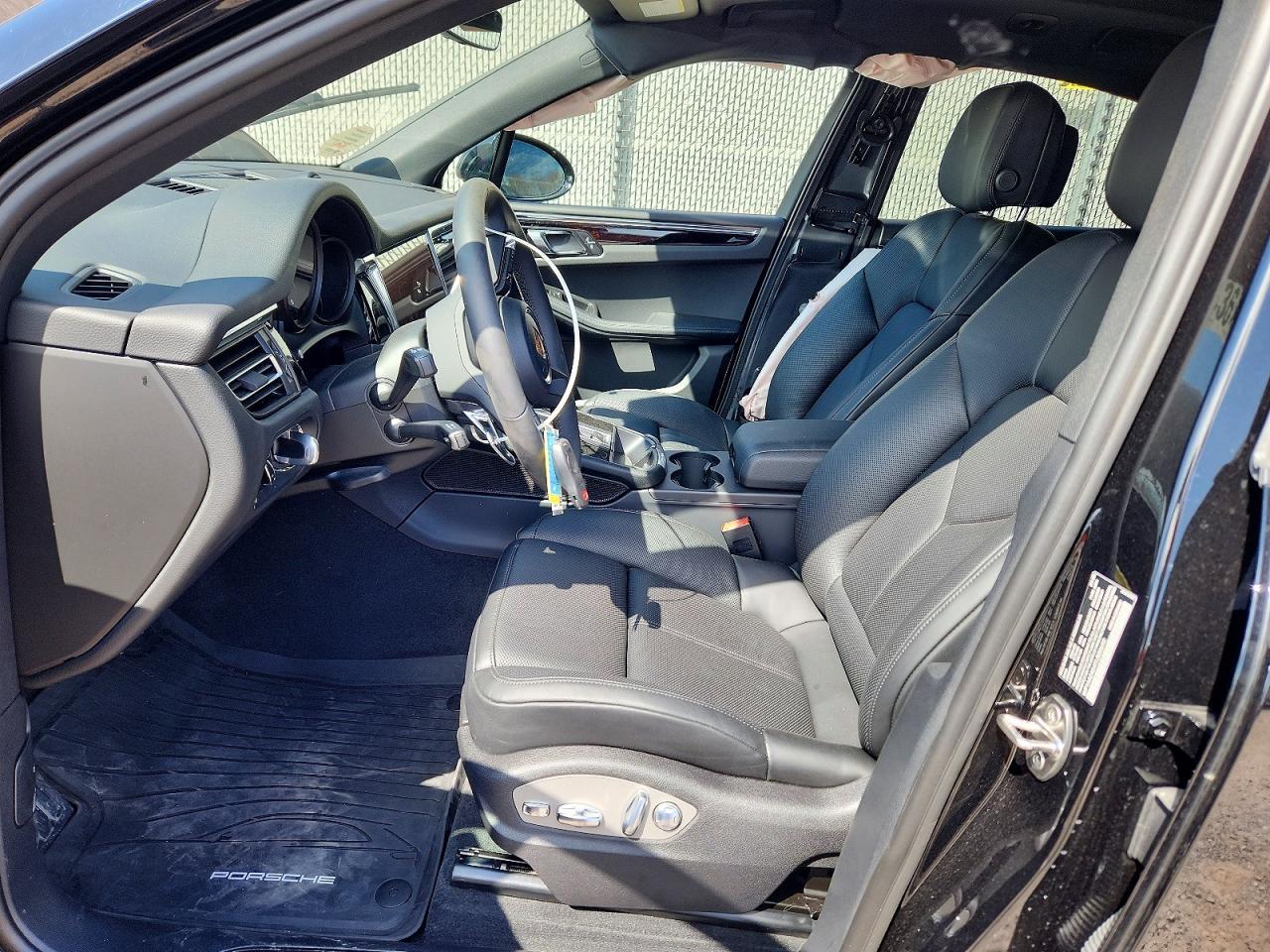 2026 Porsche Macan Base - Image 7