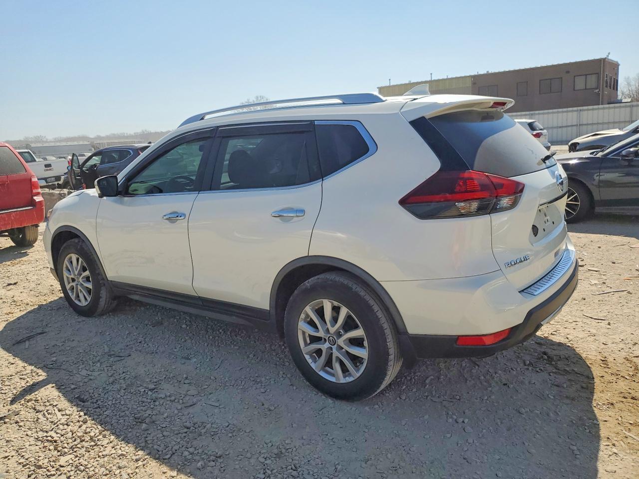 2018 Nissan Rogue - Image 2