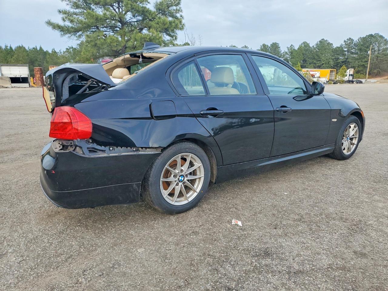 2010 BMW 328 I - Image 3