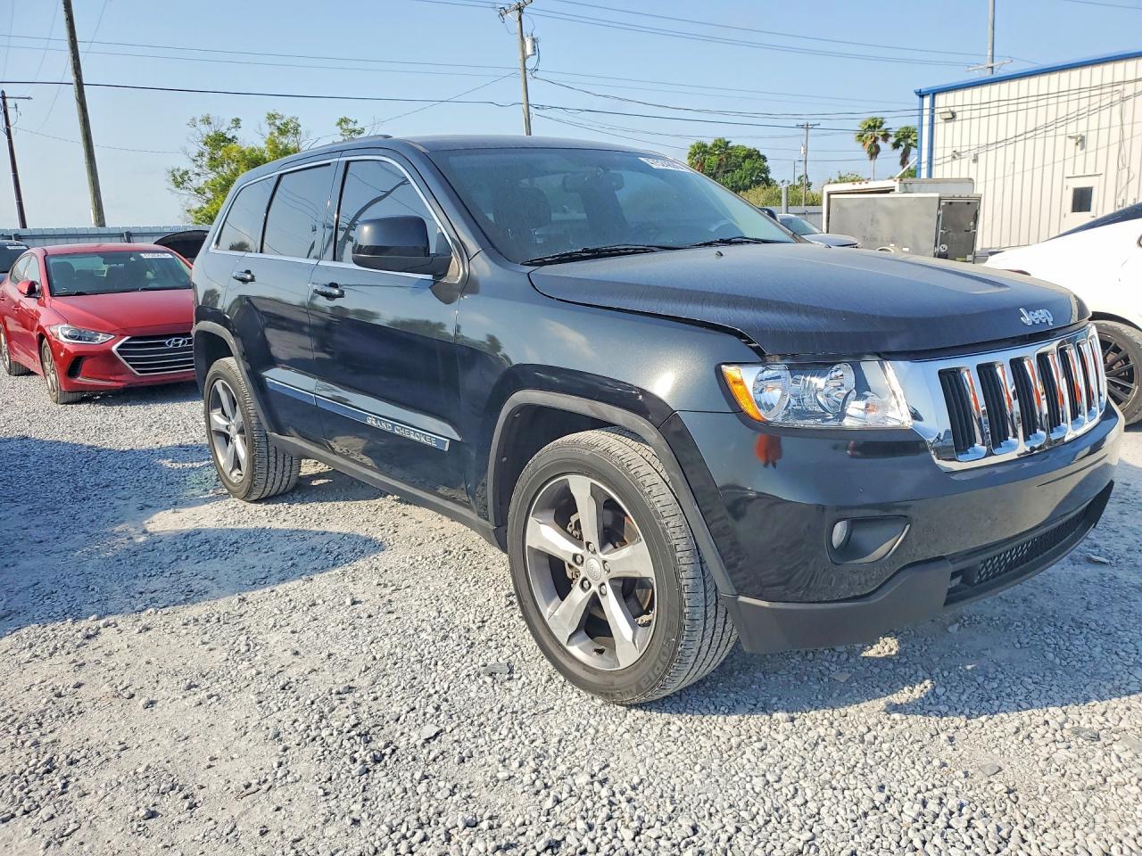 2012 Jeep Grand Cherokee Laredo - Image 4