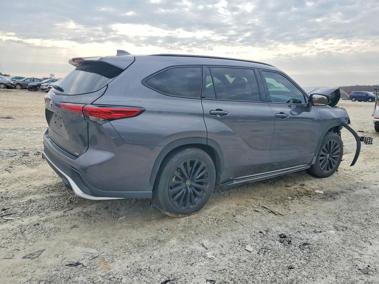 2023 Toyota Highlander L - Фото 3