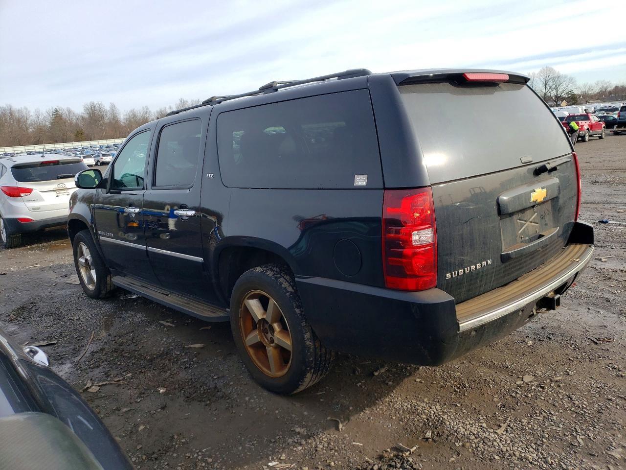 2013 Chevrolet Suburban K1500 Ltz - Фото 2