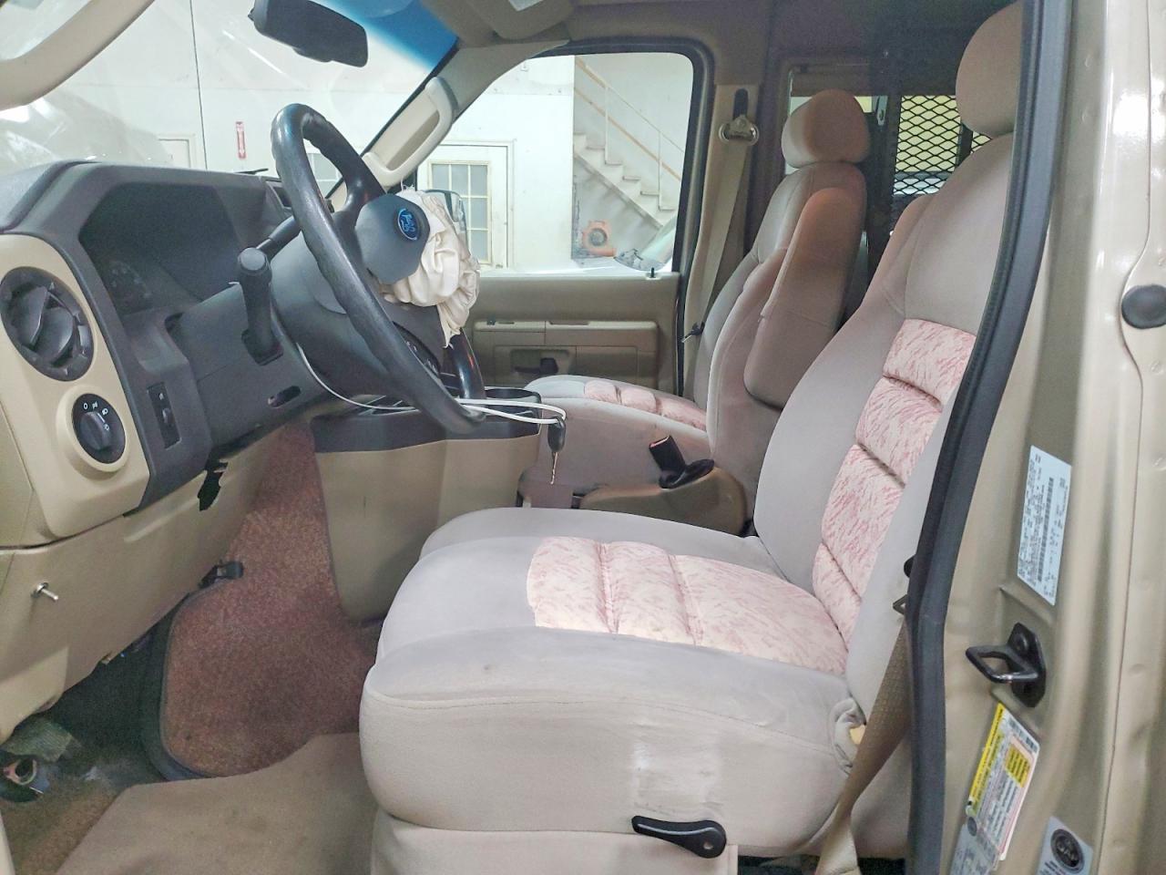 2014 Ford Econoline E150 Van - Image 7