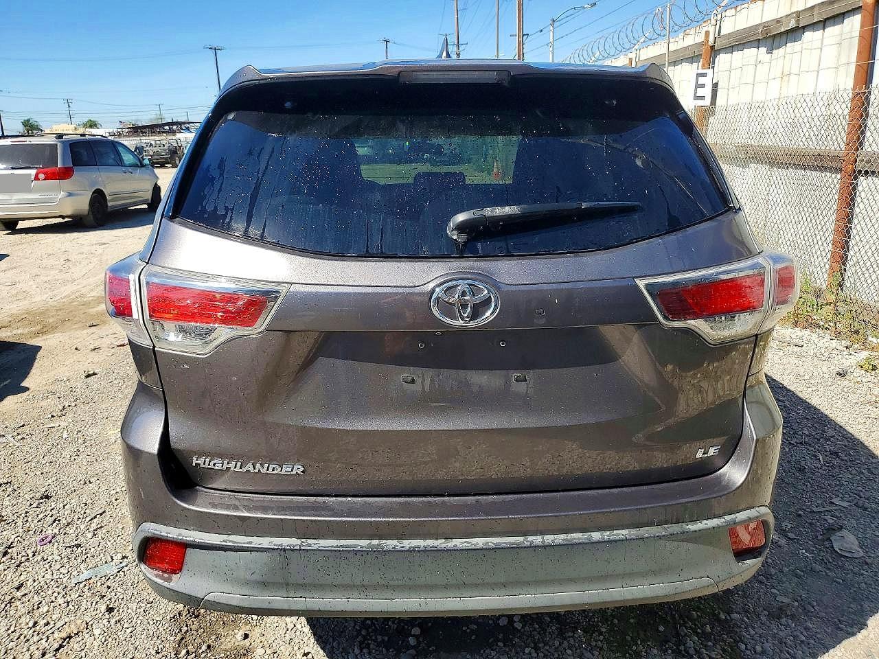 2016 Toyota Highlander Le Plus - Image 6