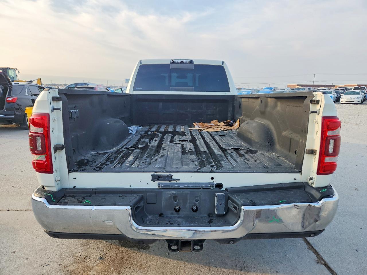 2022 Ram 3500 Laramie - Фото 6