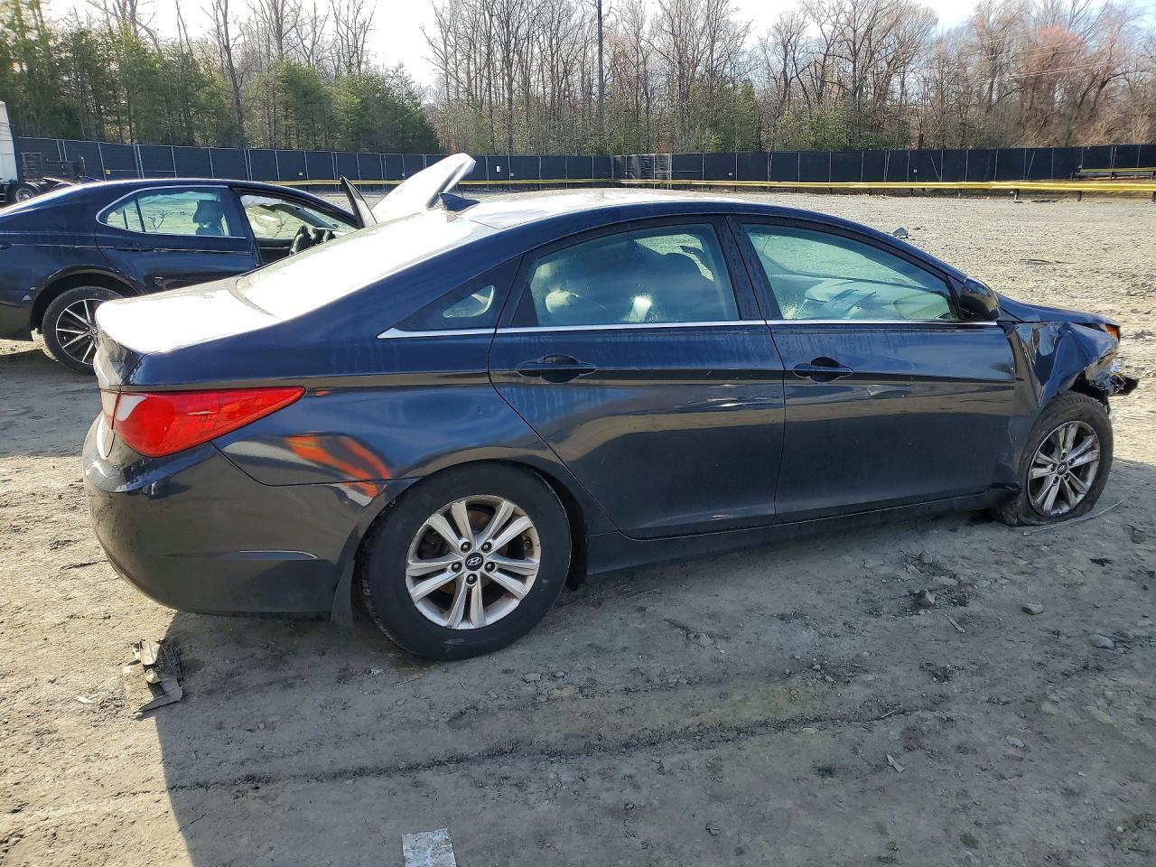 2013 Hyundai Sonata Gls - Image 3