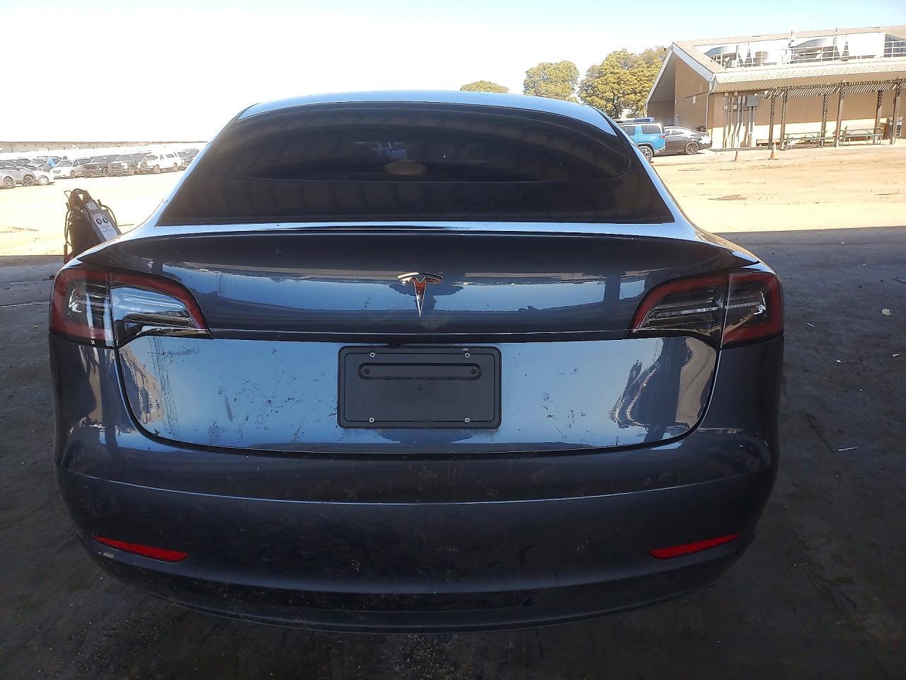 2023 Tesla Model 3 - Фото 6