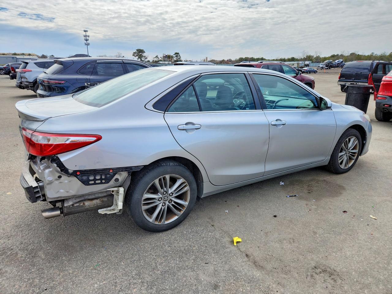 2016 Toyota Camry Se - Фото 3