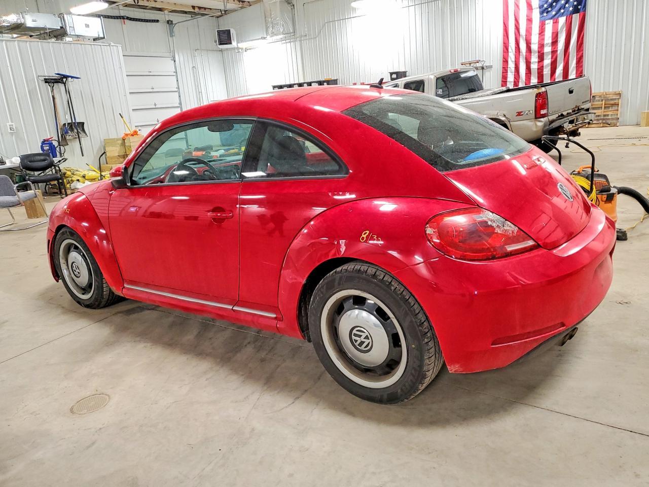 2012 Volkswagen Beetle - Фото 2