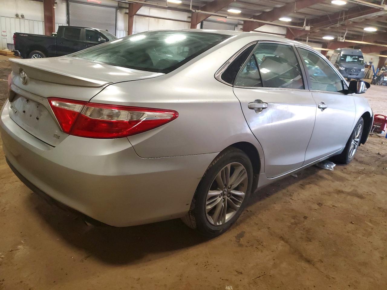 2017 Toyota Camry Se - Фото 3