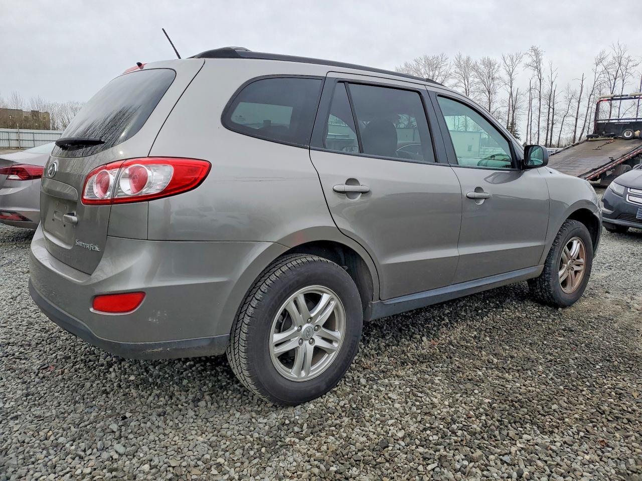 2011 Hyundai Santa Fe Gls - Image 3