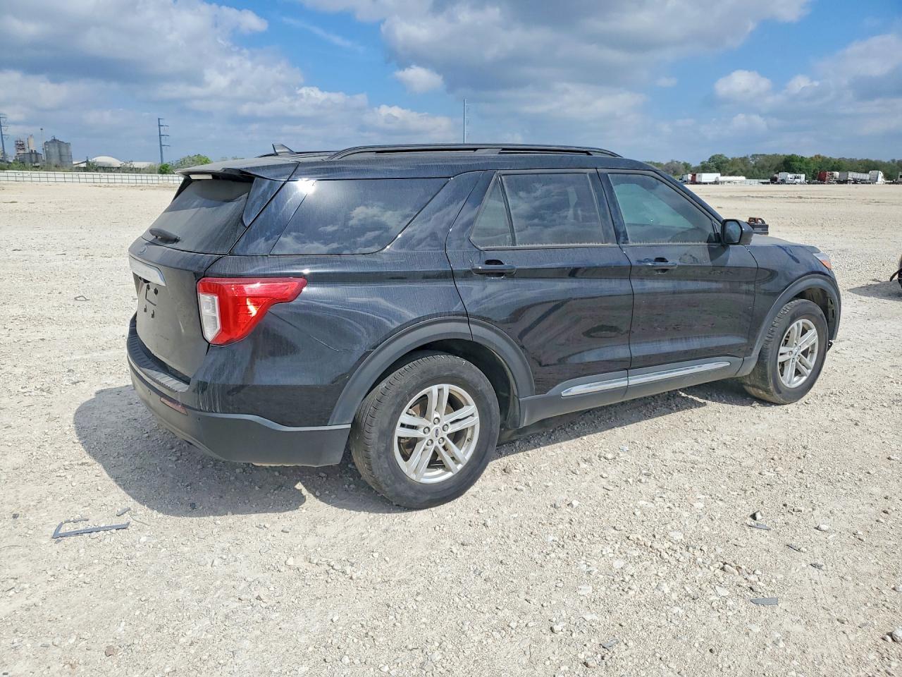 2023 Ford Explorer Xlt - Фото 3